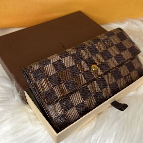💯 Authentic Louis Vuitton DE Trifold Wallet 🍀 - Picture 13 of 14